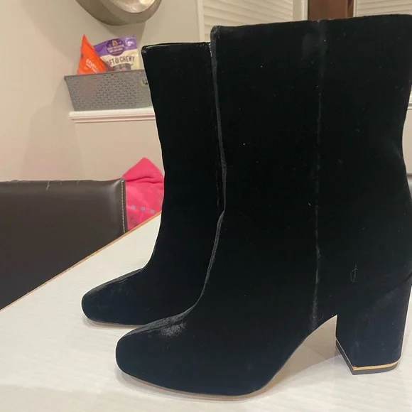 MICHAEL by Michael Kors Ursula Bootie in black velvet. - Picture 3 of 7